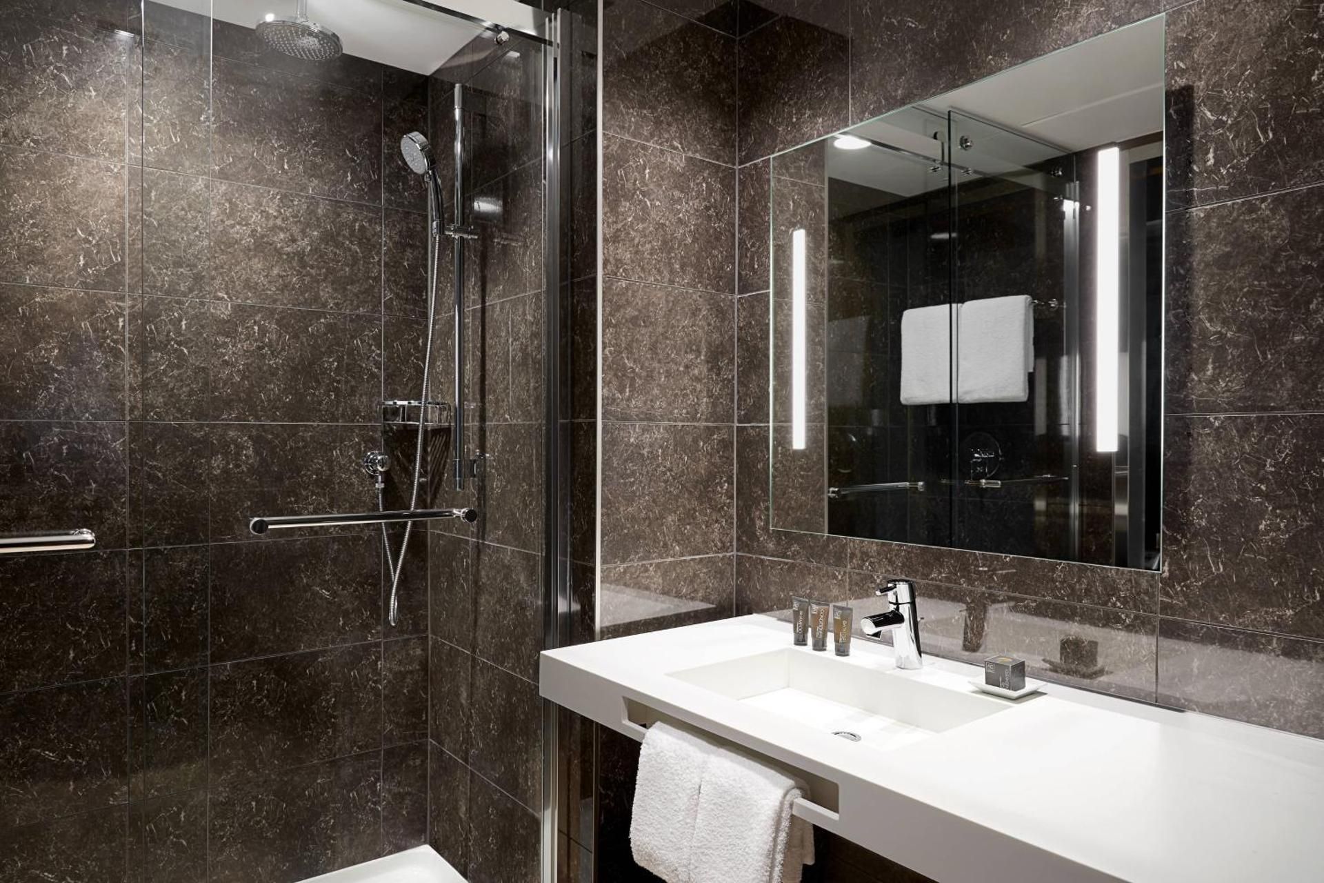 AC Hotel by Marriott Madison Downtown Queen Room with Two Queen Beds - Hearing Accessible 2