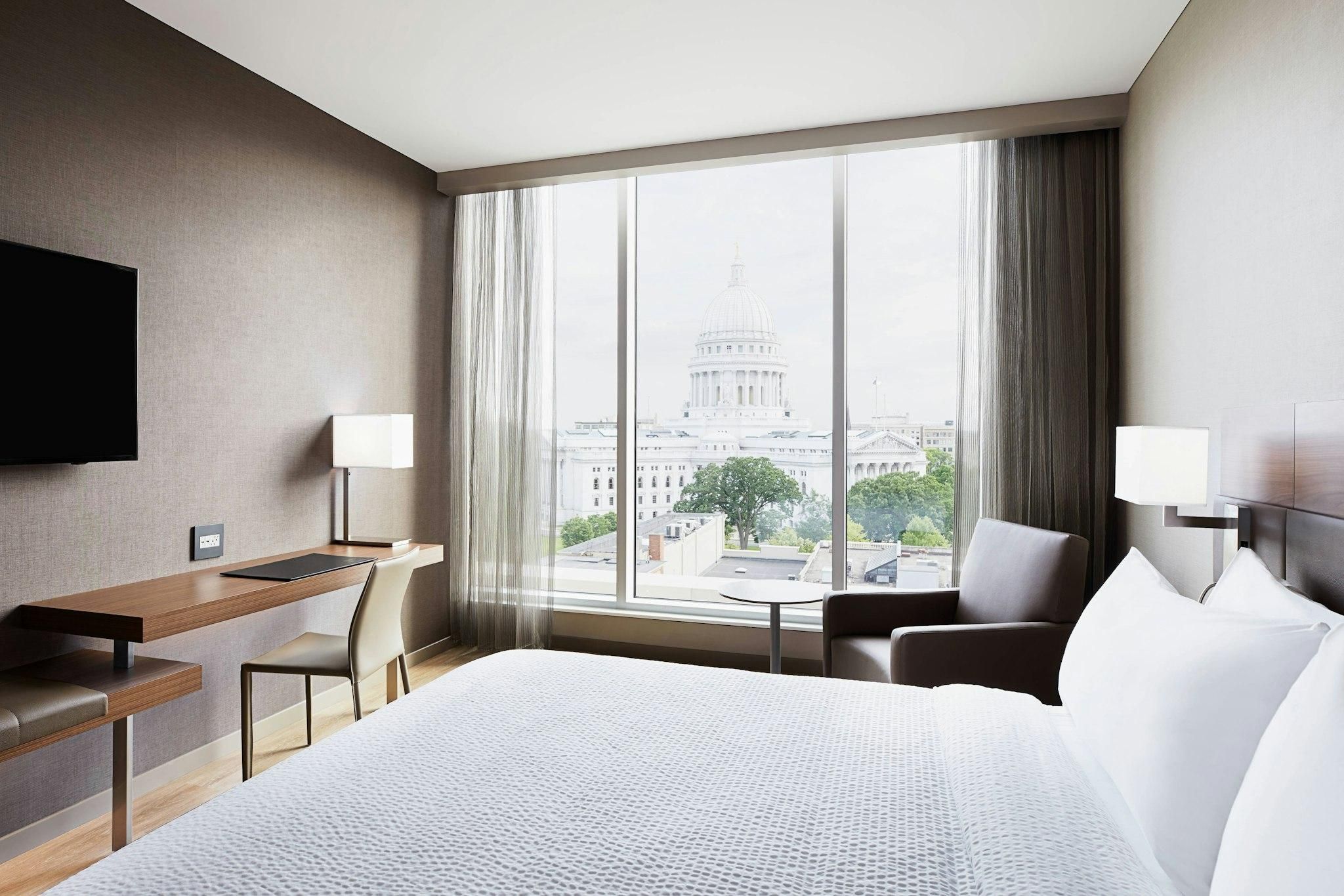 Guest room, 2 Queen, Capitol view