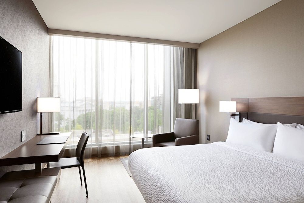 Room, 1 King Bed (Mobility Accessible, Tub)