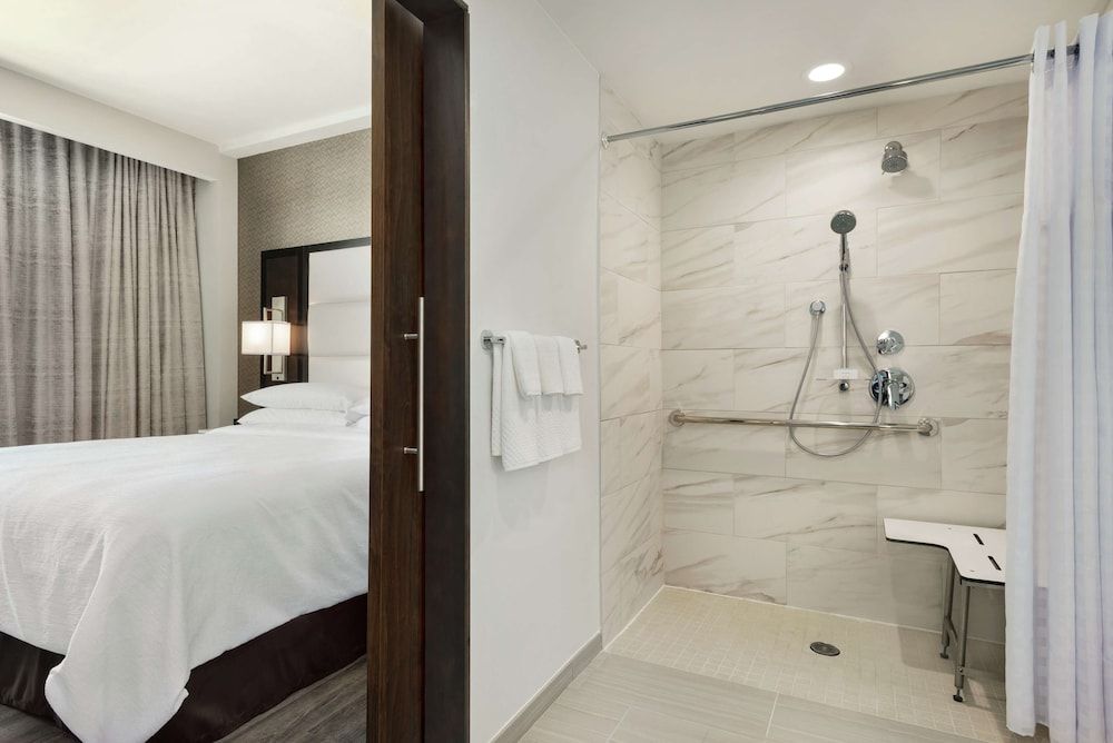Suite, 1 King Bed, Accessible (Mobility&Hearing, Roll-in Shwr, 2 Rm)