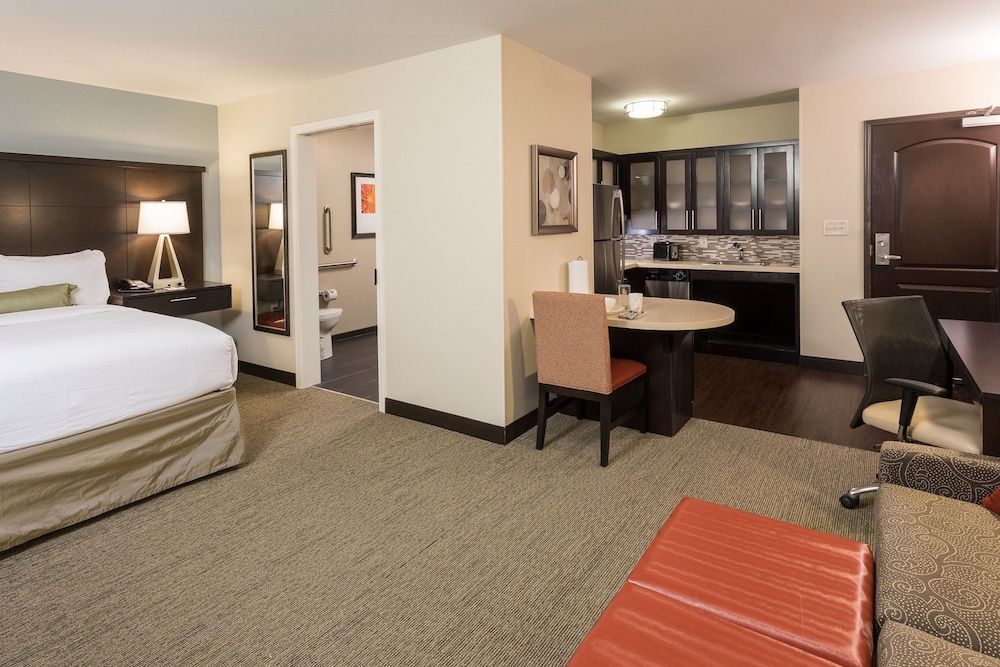 Staybridge Suites Omaha West by IHG Studio Suite, 1 Queen Bed, Accessible, Kitchen (Mobility, Accessible Tub) 3