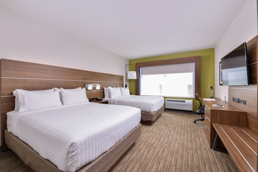Standard Room, 2 Queen Beds, Accessible Bathtub (Communications)
