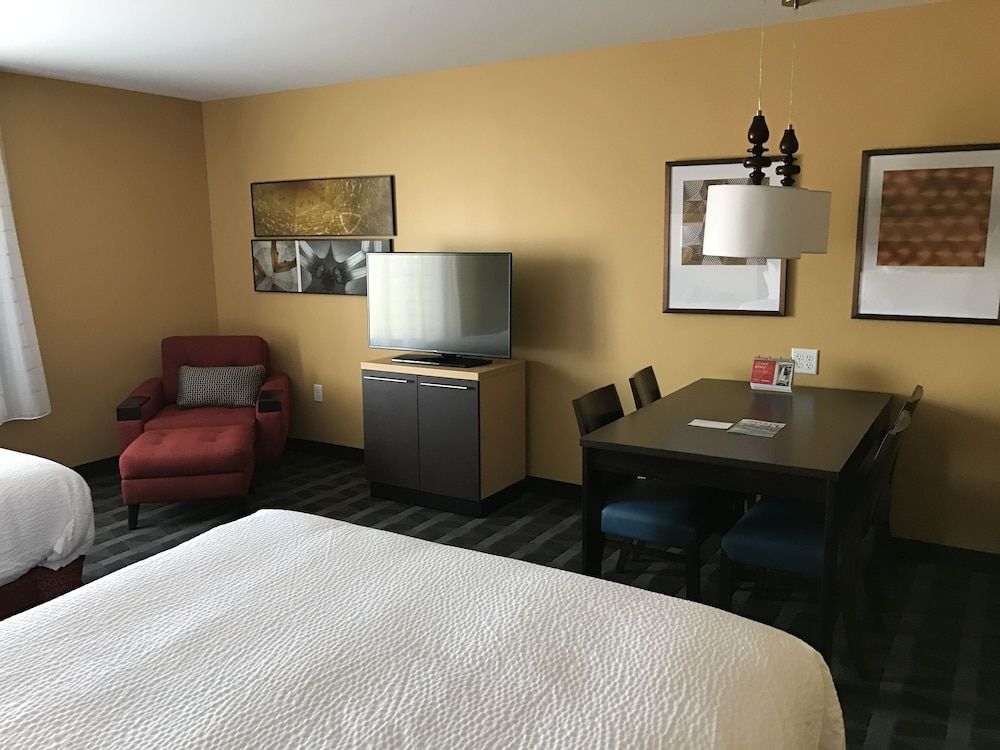Studio, 2 Queen Beds (Hearing Accessible)