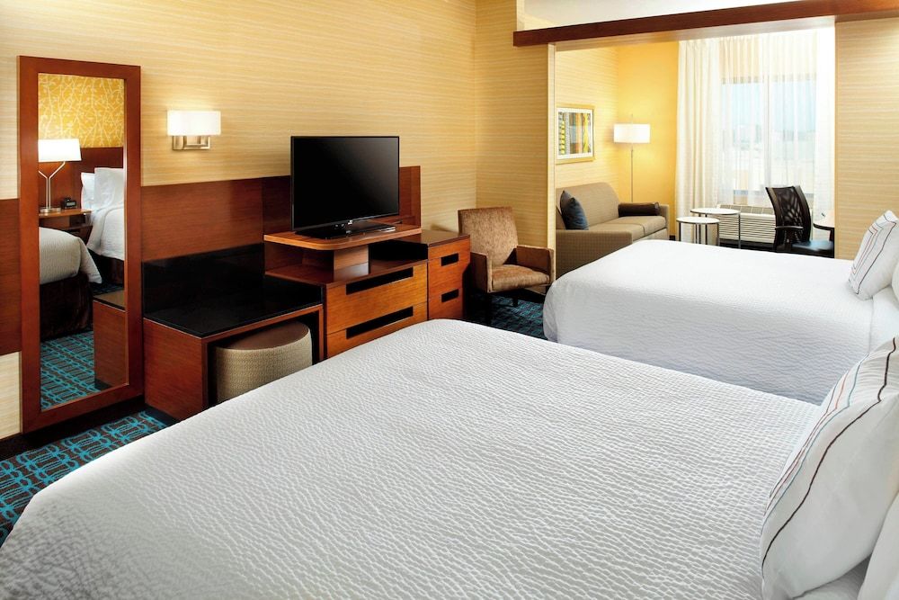 Suite, Multiple Beds (Mobility/Hearing Accessible, Tub)