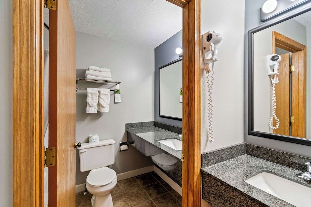 Quality Inn Standard Room, 2 Queen Beds, Non Smoking 5