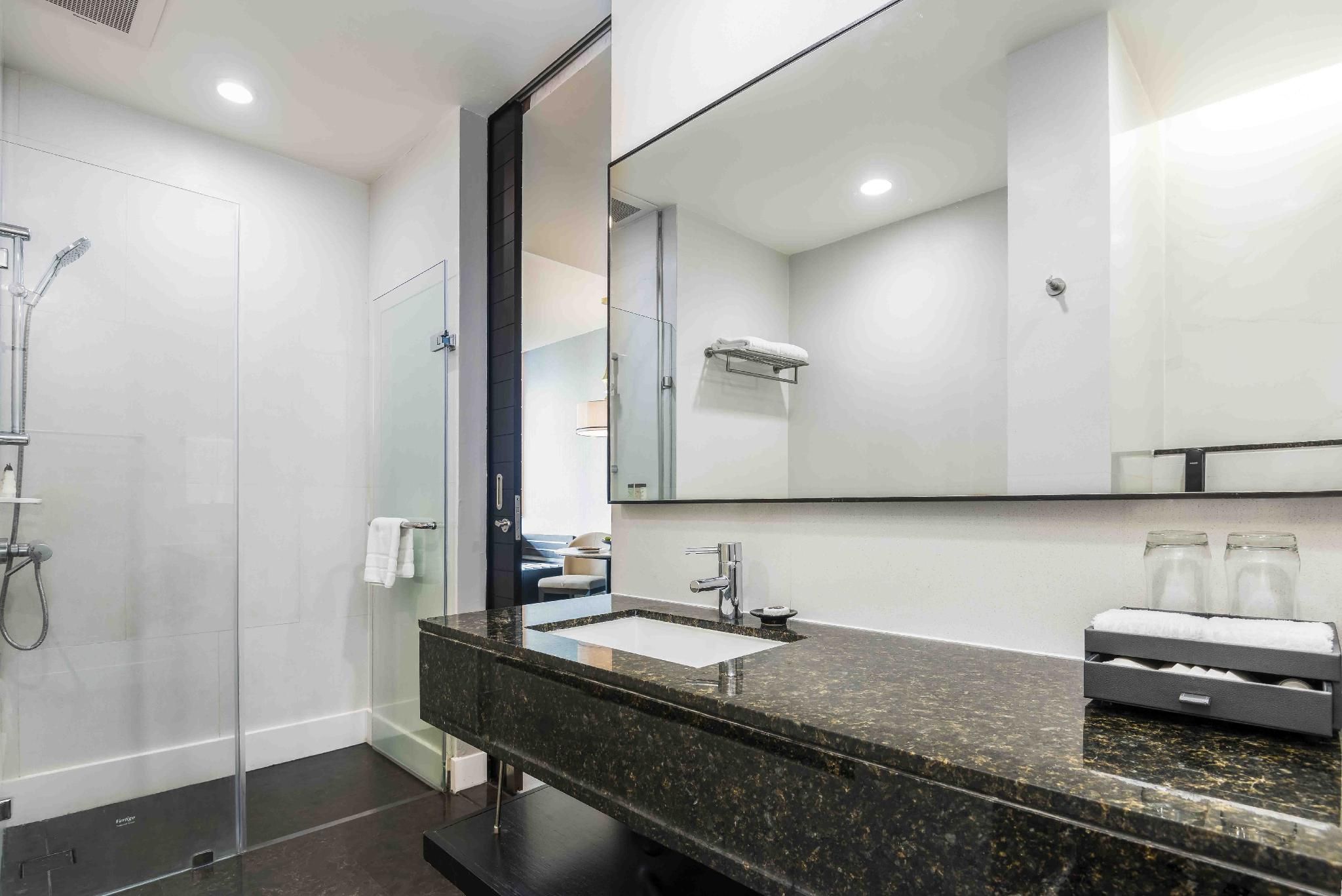 Chatrium Hotel Riverside Bangkok Grand Deluxe King City View 14