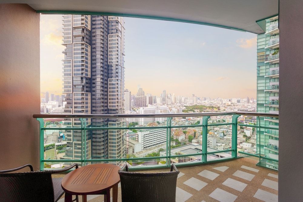 One Bedroom Suite King City View