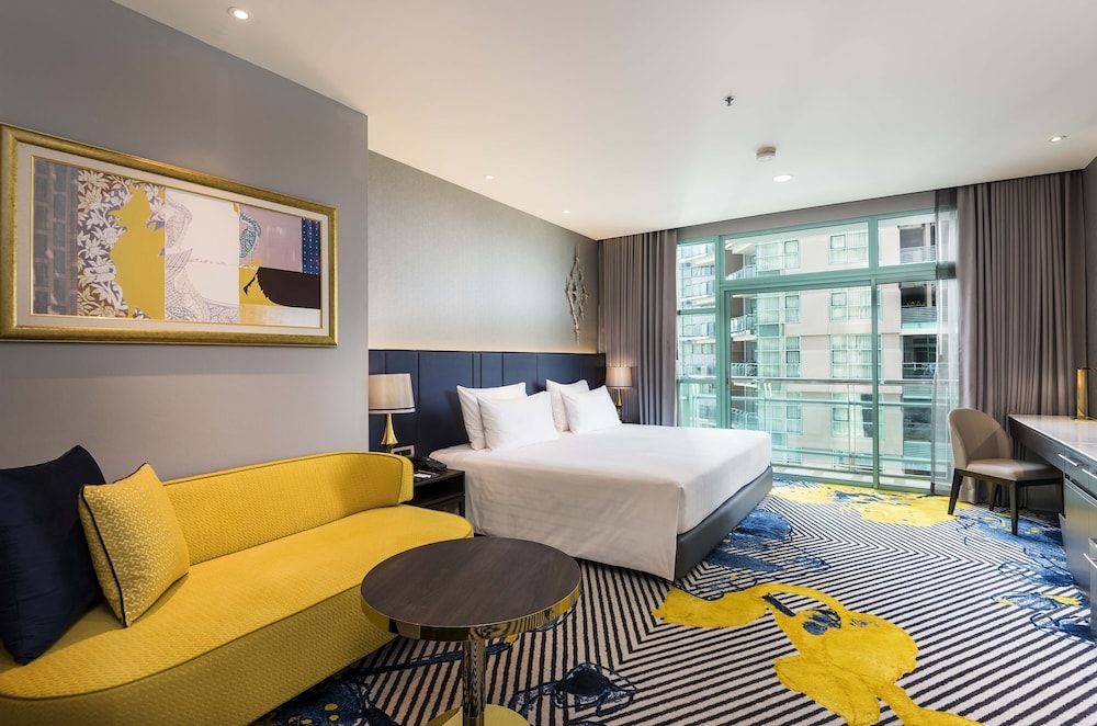 Grand Deluxe Twin City View