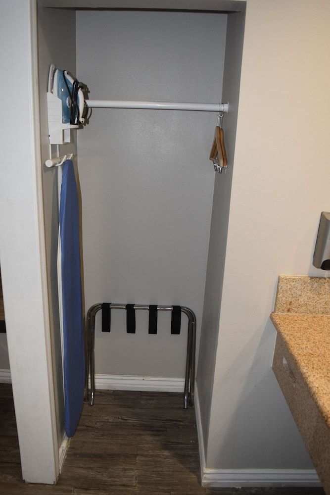 Deluxe Inn Hawthorne Room, 2 Queen Beds