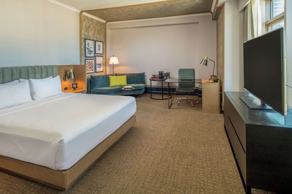 Room, 1 King Bed, Corner