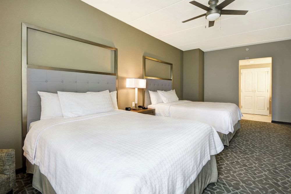 Suite, 2 Queen Beds, Accessible, Bathtub