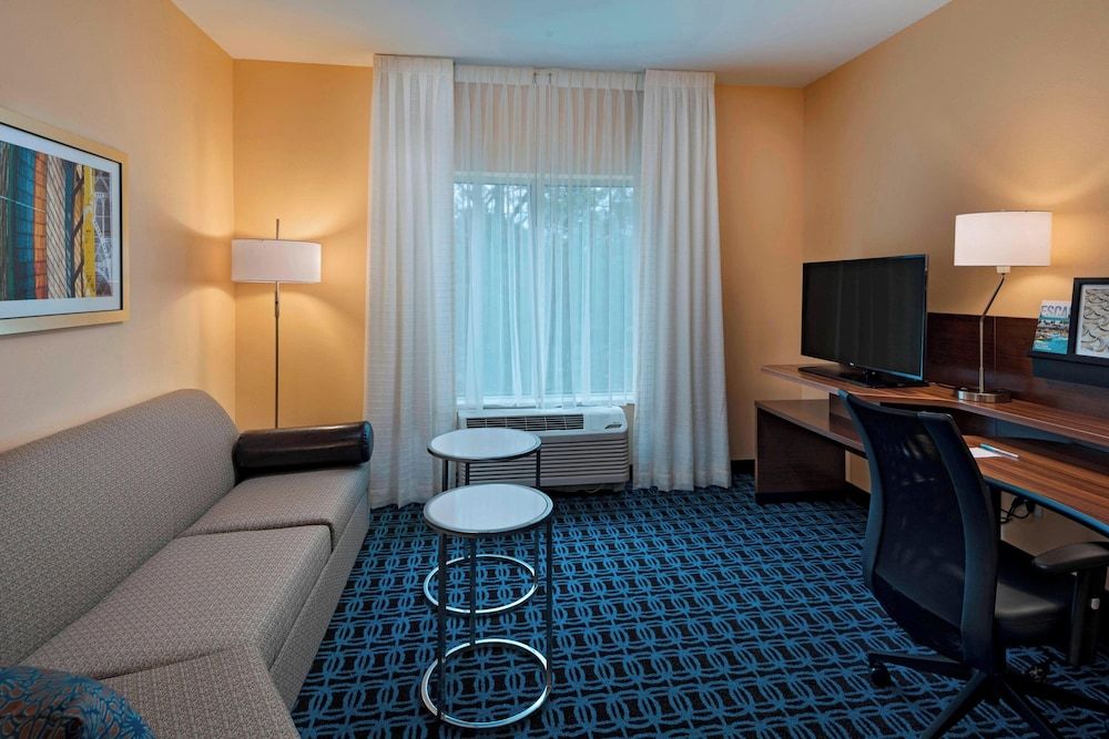 Suite, 1 King Bed with Sofa bed, Non Smoking (Mobility/Hearing Access, Roll-in Shwr)