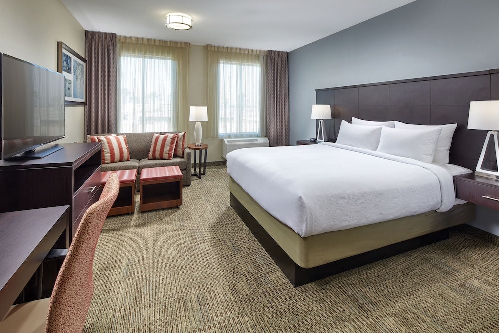 Studio Suite, 1 King Bed (Walk In Shower)
