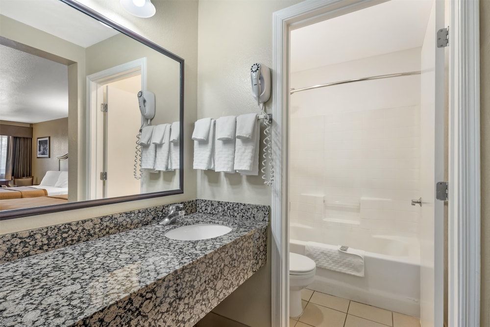 Best Western Inn of Chandler Standard Room, 2 Queen Beds, Non Smoking, Microwave 3