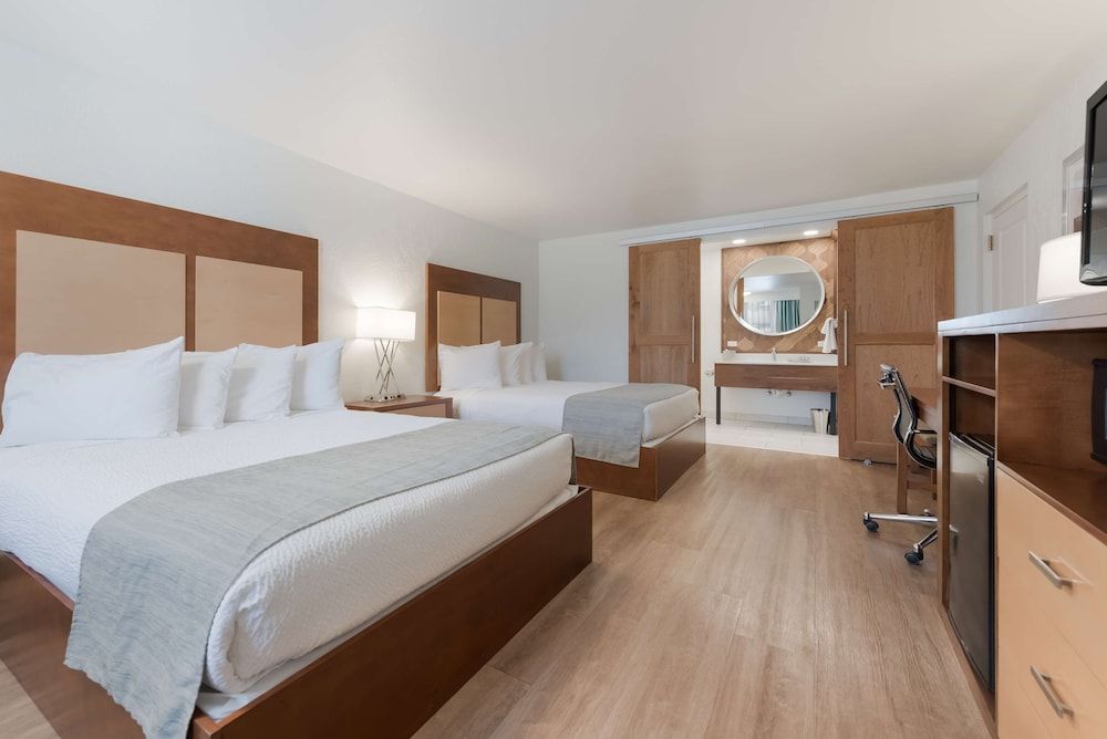 Best Western Foothills Inn Standard Room, 2 Queen Beds, Non Smoking, Refrigerator & Microwave (Pet Friendly) 2