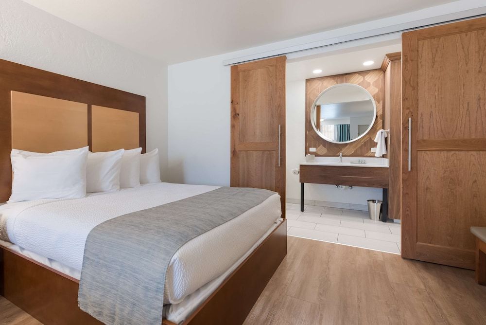 Best Western Foothills Inn Standard Room, 2 Queen Beds, Non Smoking, Refrigerator & Microwave (Pet Friendly)