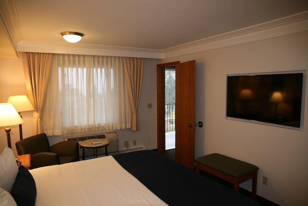 Suite, Multiple Beds, Balcony, Mountain View