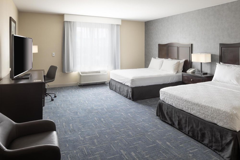 Room, 2 Queen Beds, Accessible, Bathtub