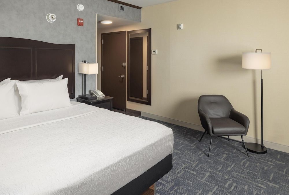 Room, 1 King Bed, Accessible, Non Smoking (Hearing Impaired)