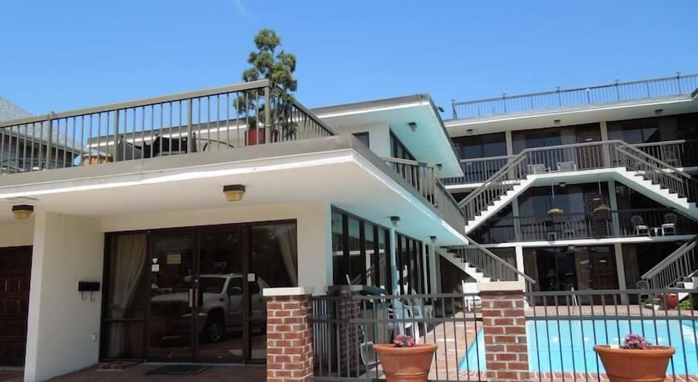 Alamar Resort Inn
