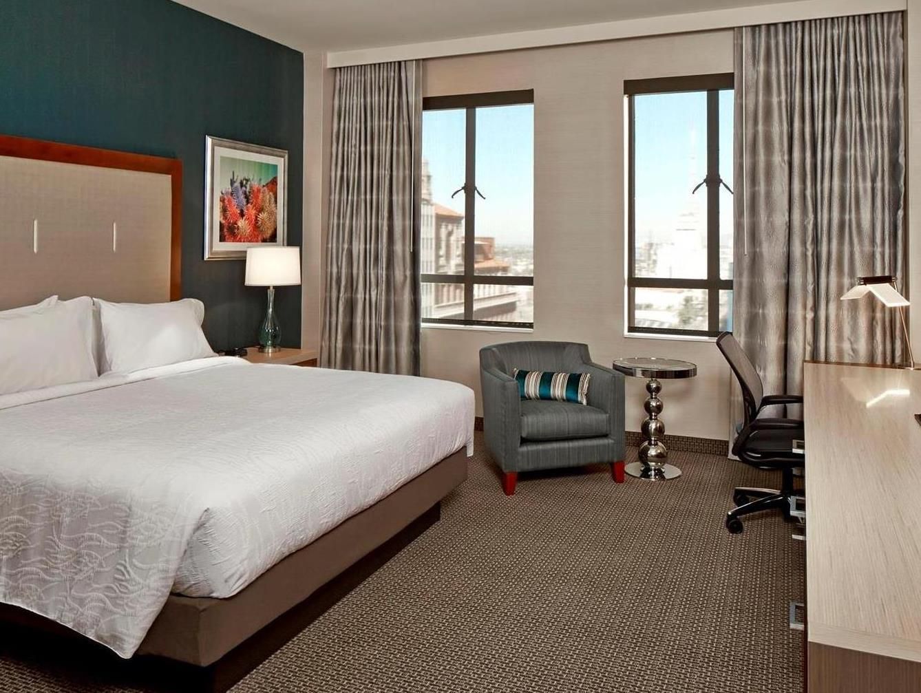 1 QUEEN MURPHY BED-HOSPITALITY SUITE