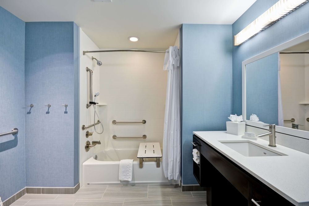 Suite, 1 King Bed, Accessible, Bathtub