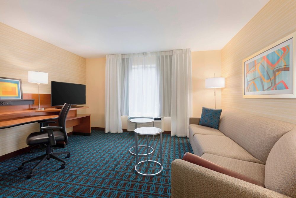 undefined Fairfield Inn & Suites Pittsburgh Airport/Robinson Township 6