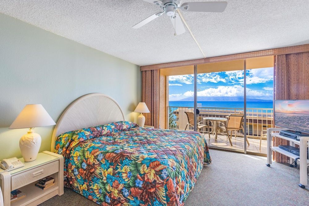 Premier Studio Suite, 1 King Bed with Sofa bed, Partial Ocean View, Garden Area (Unit 1002)