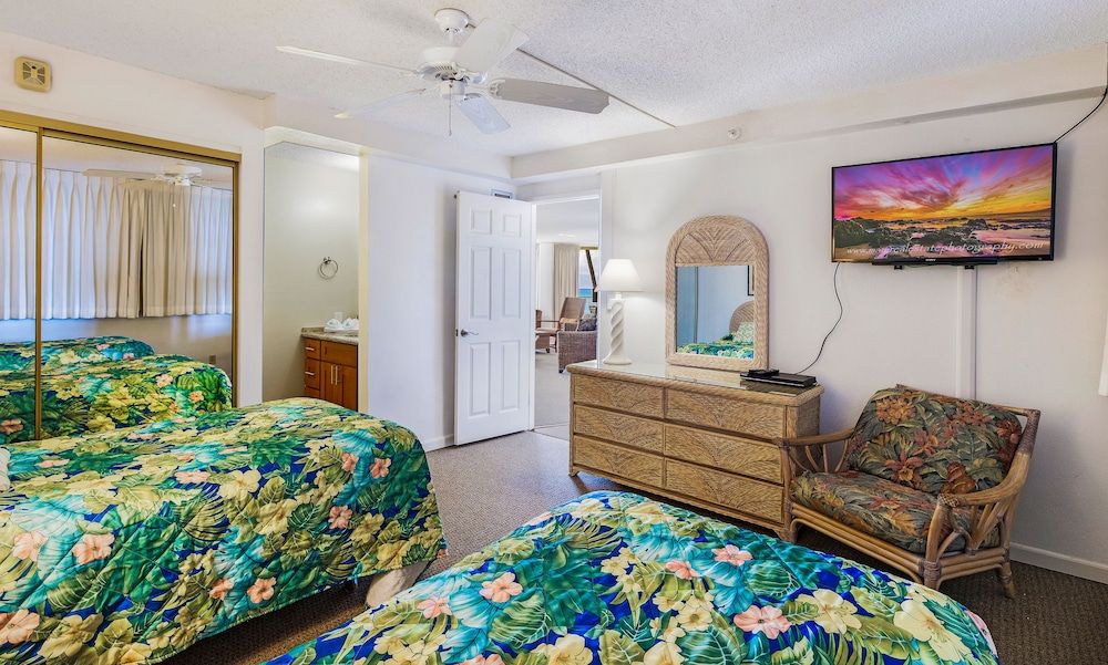 Deluxe Condo, 2 Bedrooms, Ocean View, Oceanfront (Unit 210)