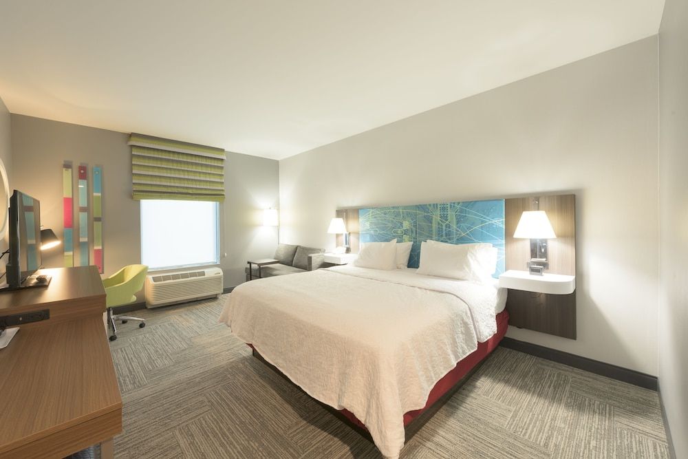 Room, 1 King Bed, Non Smoking, Refrigerator & Microwave
