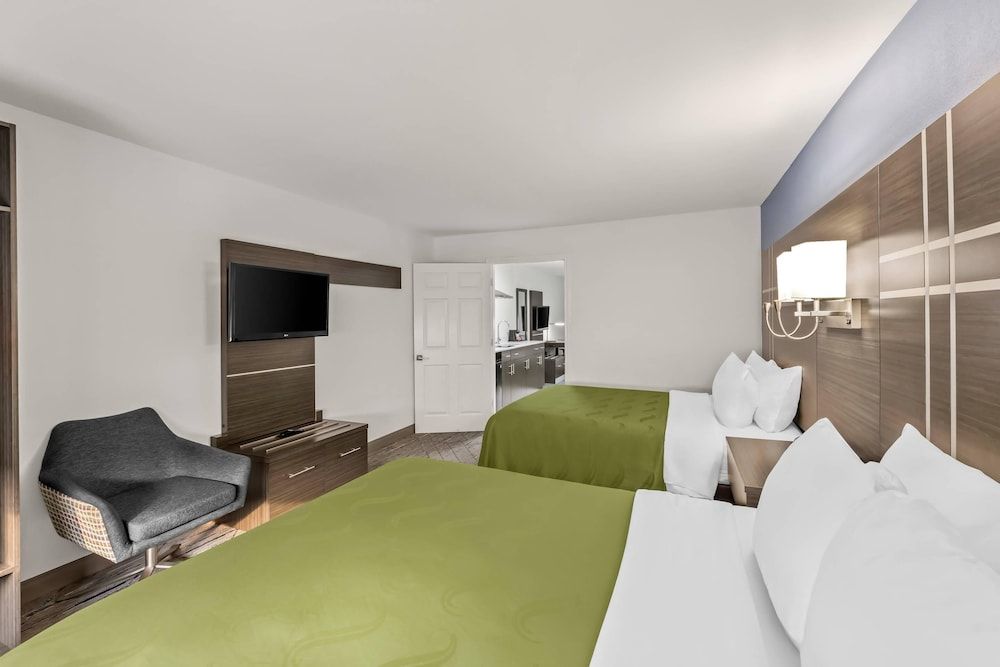 Suite, 2 Queen Beds, Non Smoking
