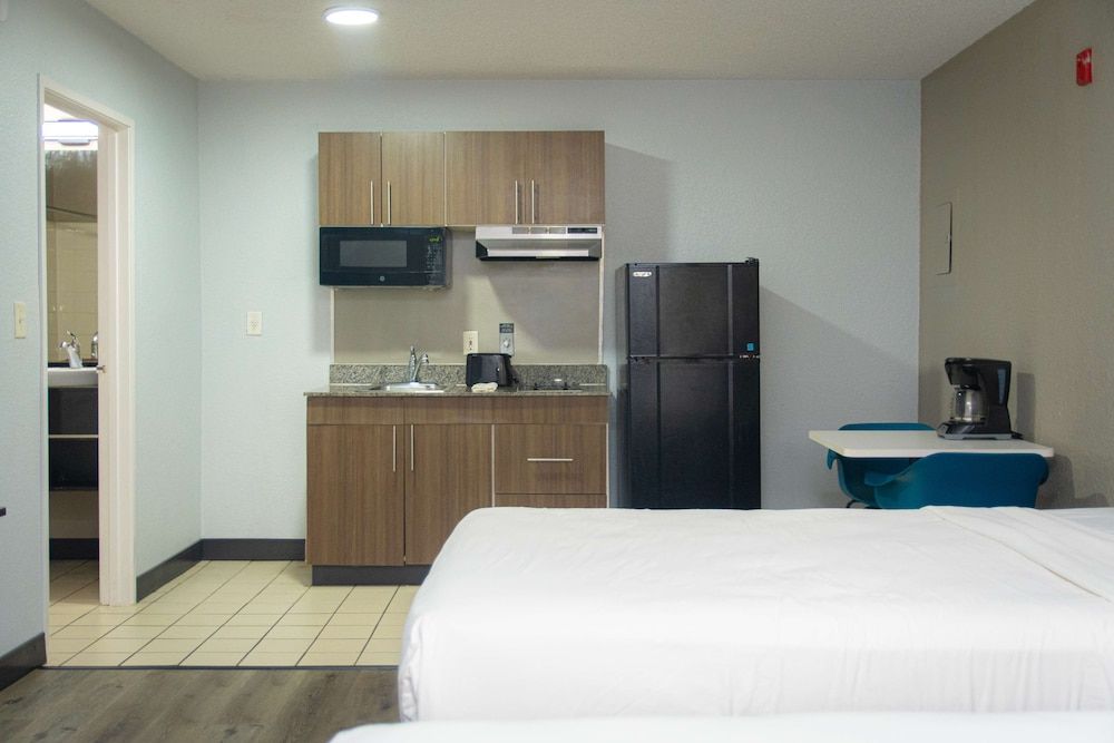 Studio 6 West Palm Beach, FL Standard Room, 2 Queen Beds, Non Smoking 13