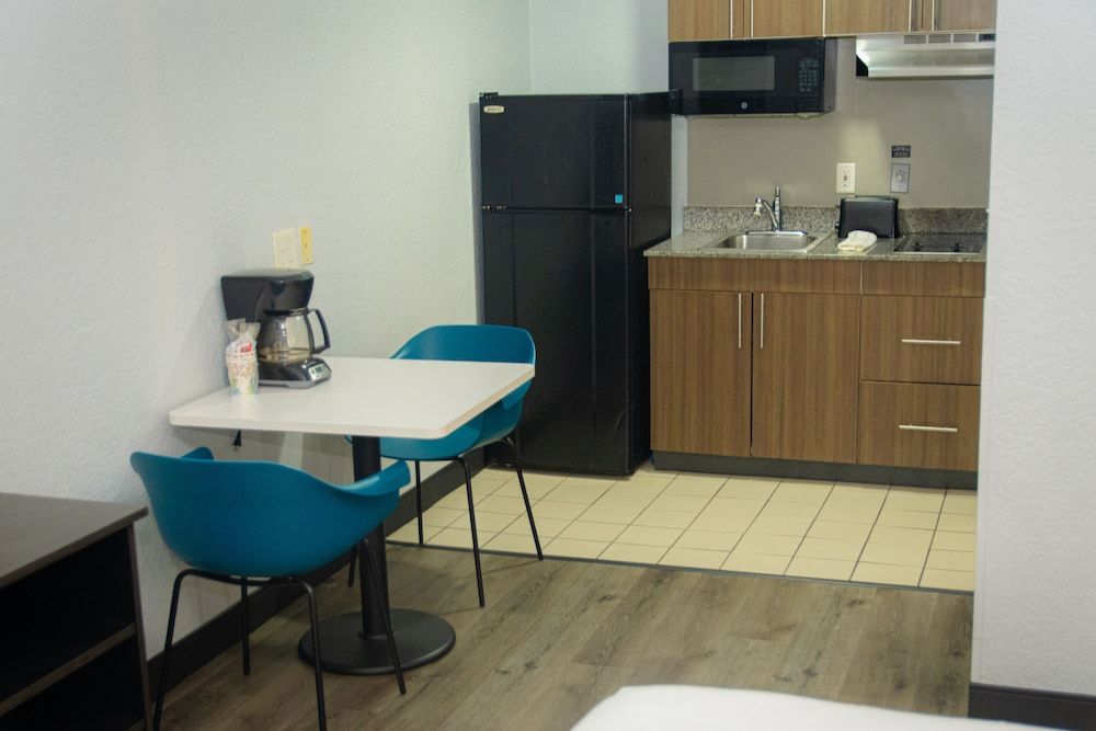 Studio 6 West Palm Beach, FL Standard Room, 2 Queen Beds, Non Smoking 15