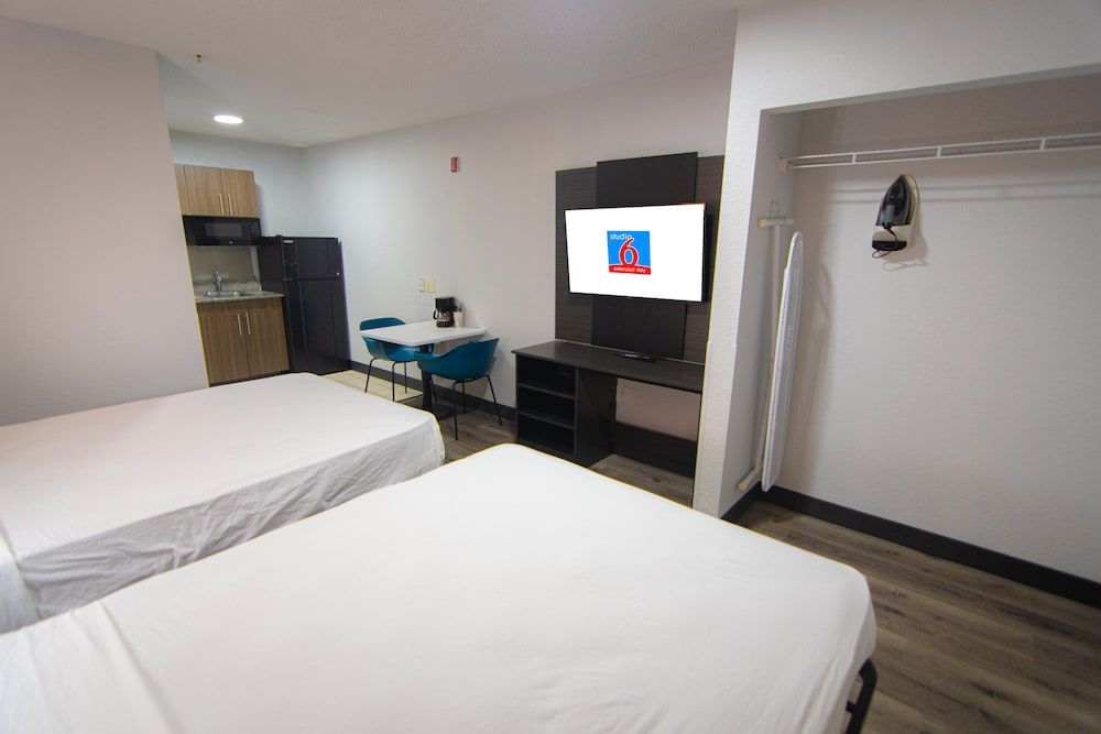 Studio 6 West Palm Beach, FL Standard Room, 2 Queen Beds, Non Smoking 3