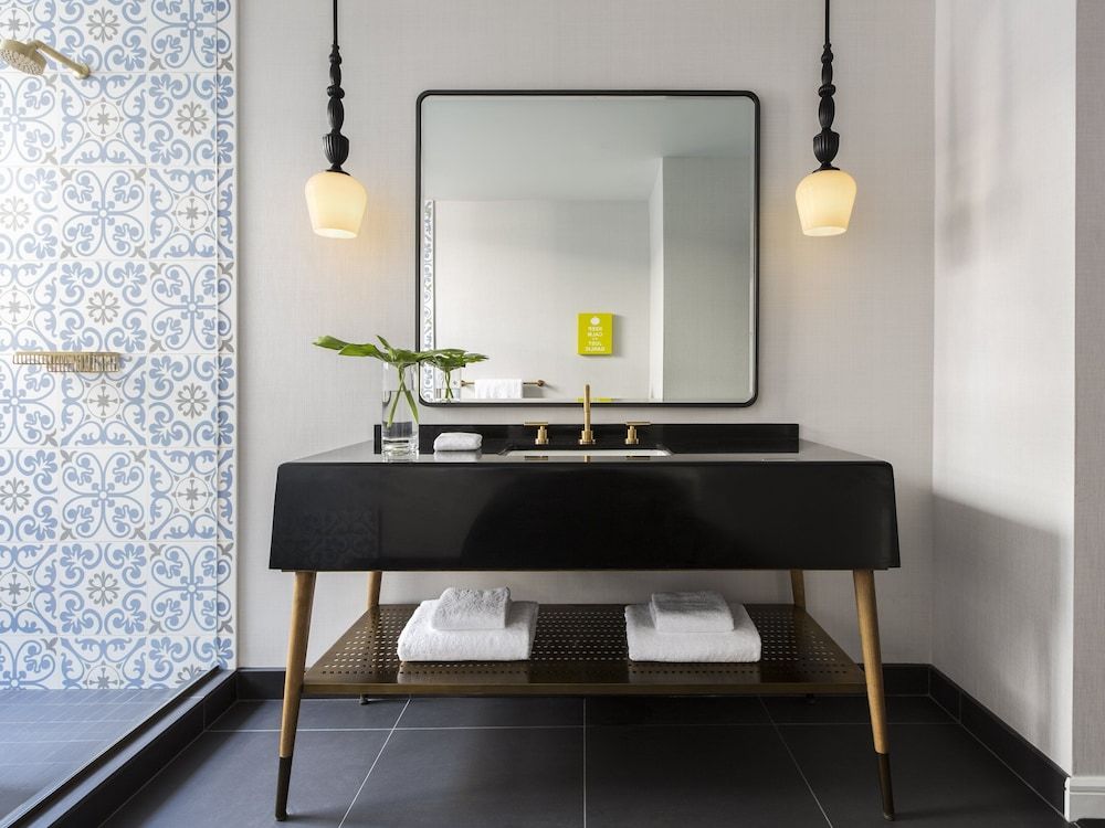 Kimpton Gray Hotel by IHG Room (Essential) 11