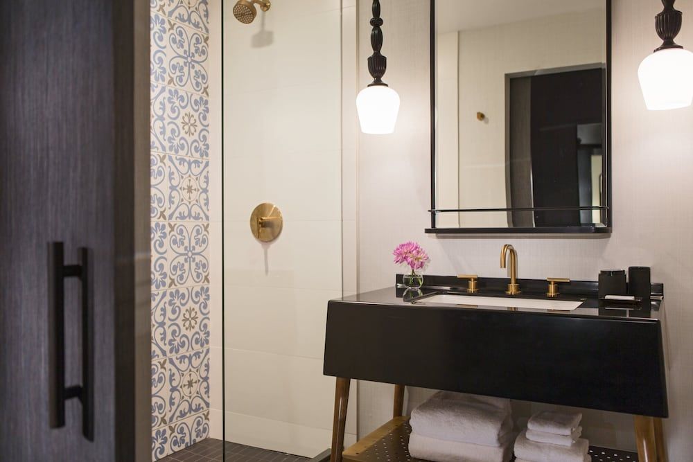Kimpton Gray Hotel by IHG Room (Essential) 13
