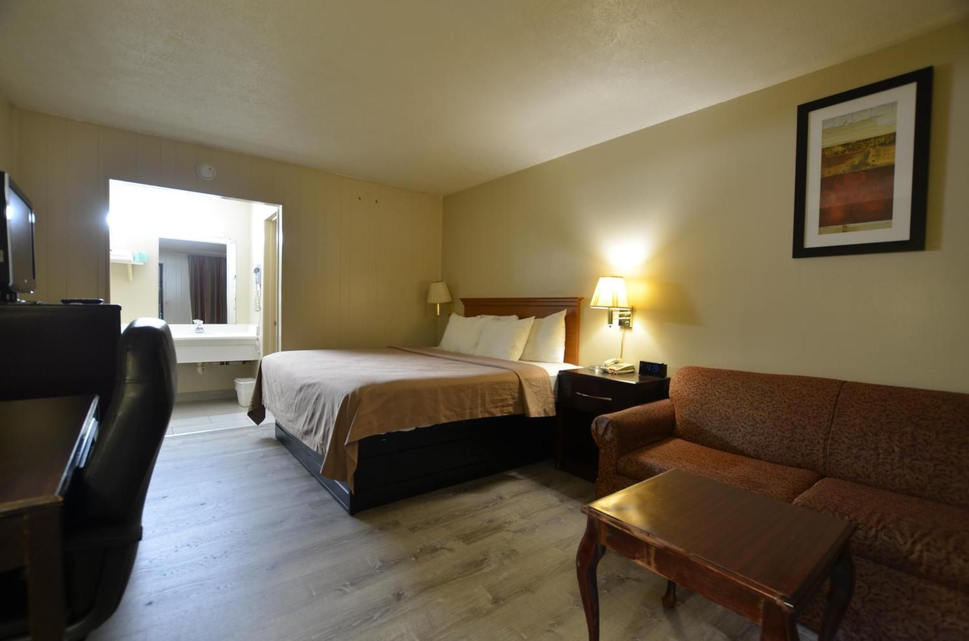 Travelowe's Motel King Room - Smoking  2