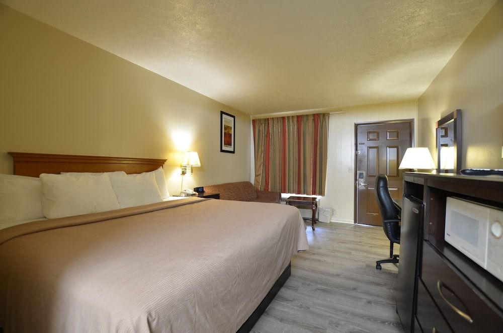 1 King Bed - Ground Floor
