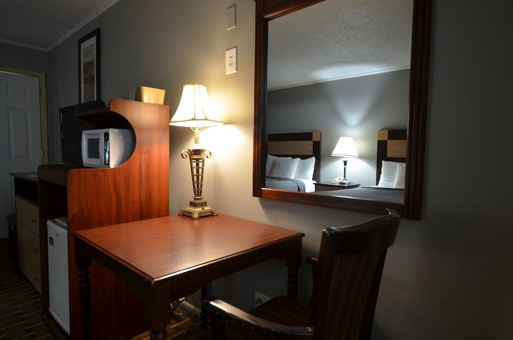 Travelowe's Motel 2 Queen Beds 13