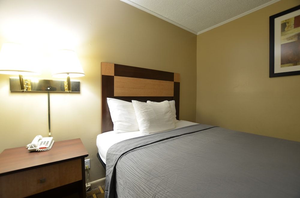 Travelowe's Motel 2 Queen Beds 4