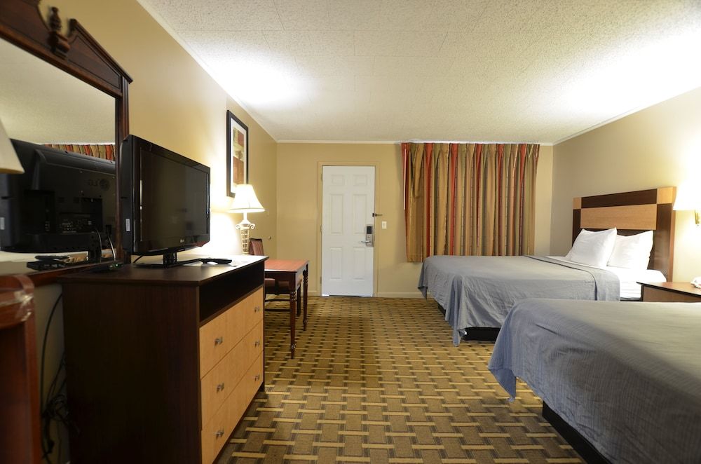 2 Queen Beds - Ground Floor