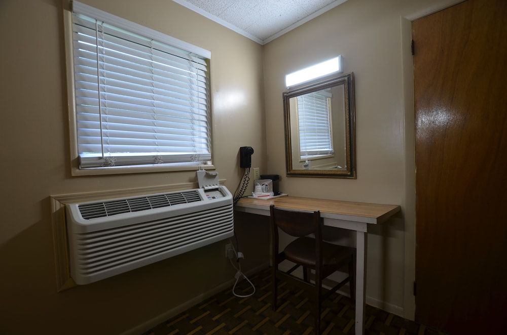 Travelowe's Motel 2 Queen Beds 12