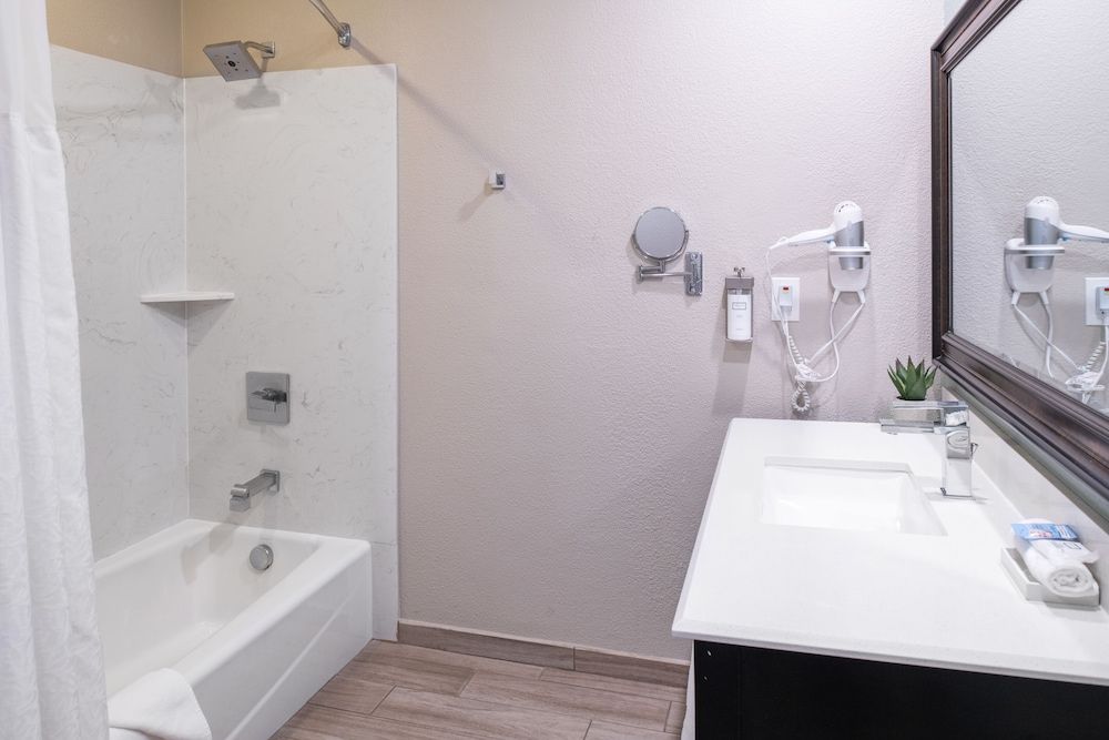 Yosemite Westgate Lodge Standard Room, 1 King Bed 5