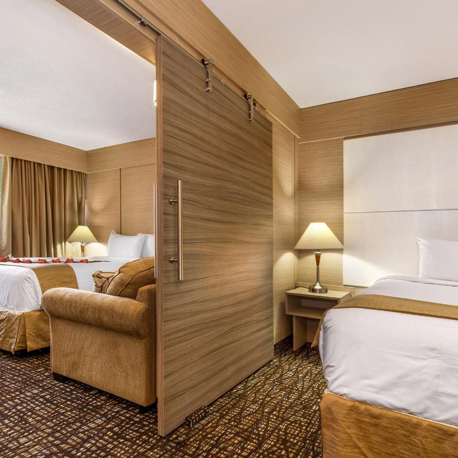 1 BEDROOM, SUITE