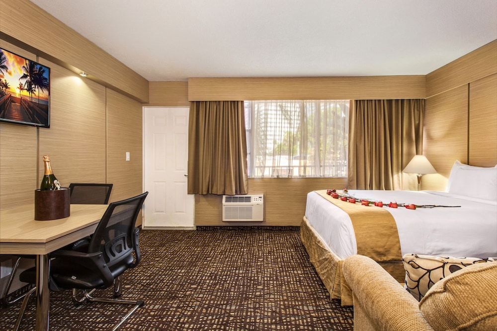 Studio Suite, 1 Bedroom (1 King and 1 Queen Bed)