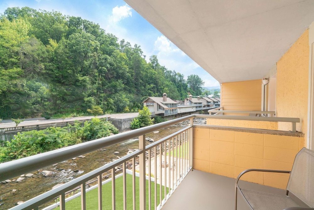 Premier Room, 2 Queen Beds, Balcony (River, Fireplace)