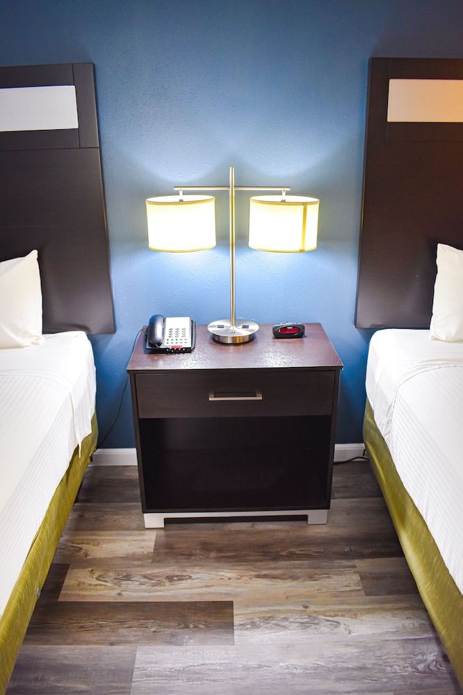 Room, 2 Queen Beds, Accessible, Non Smoking (Mobility,roll in shower)