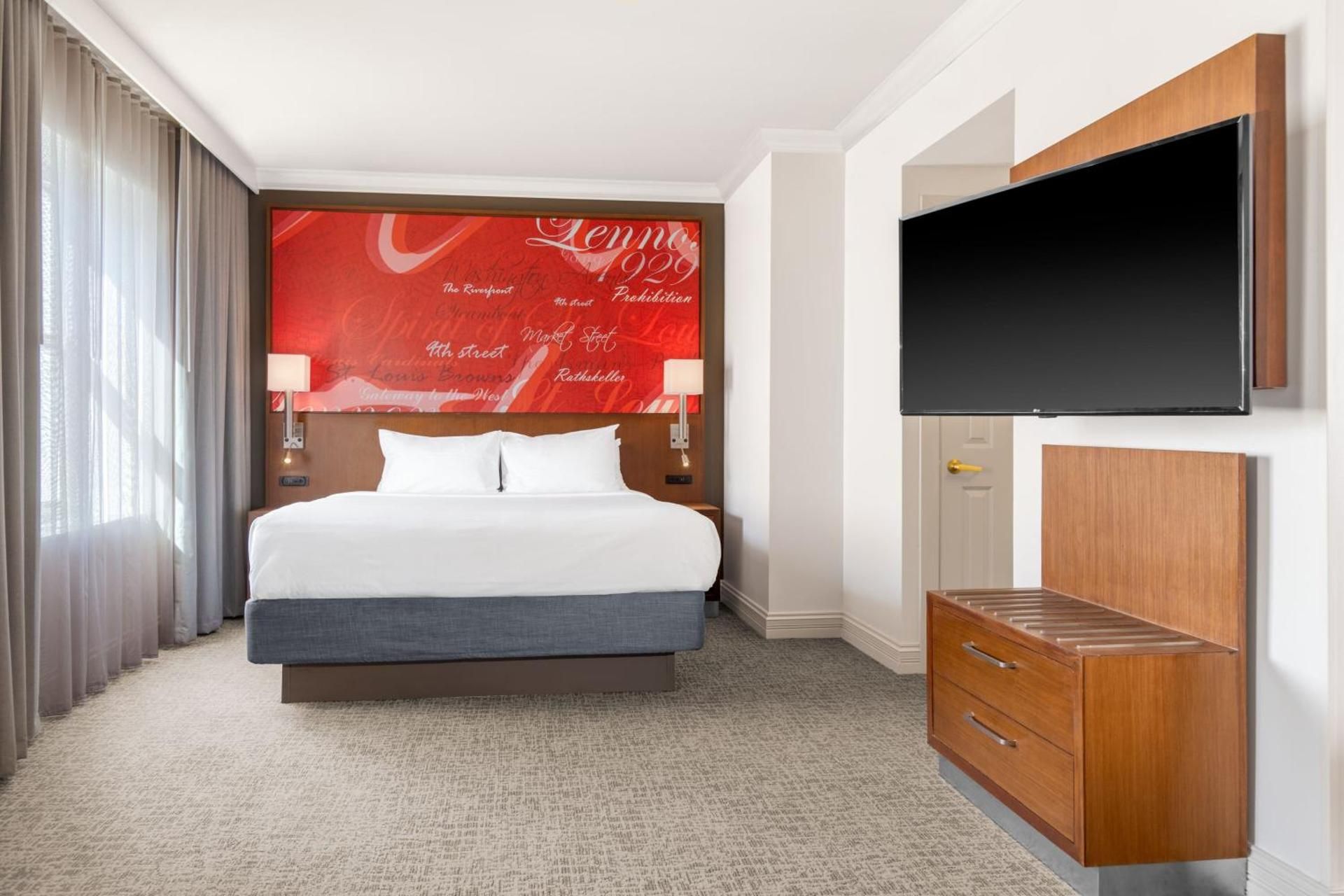 King Room with Sofa Bed and Adapted Tub - Mobility Accessible