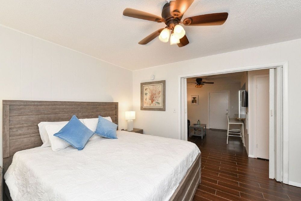Condo, 1 King Bed with Sofa bed, Resort View (1B)