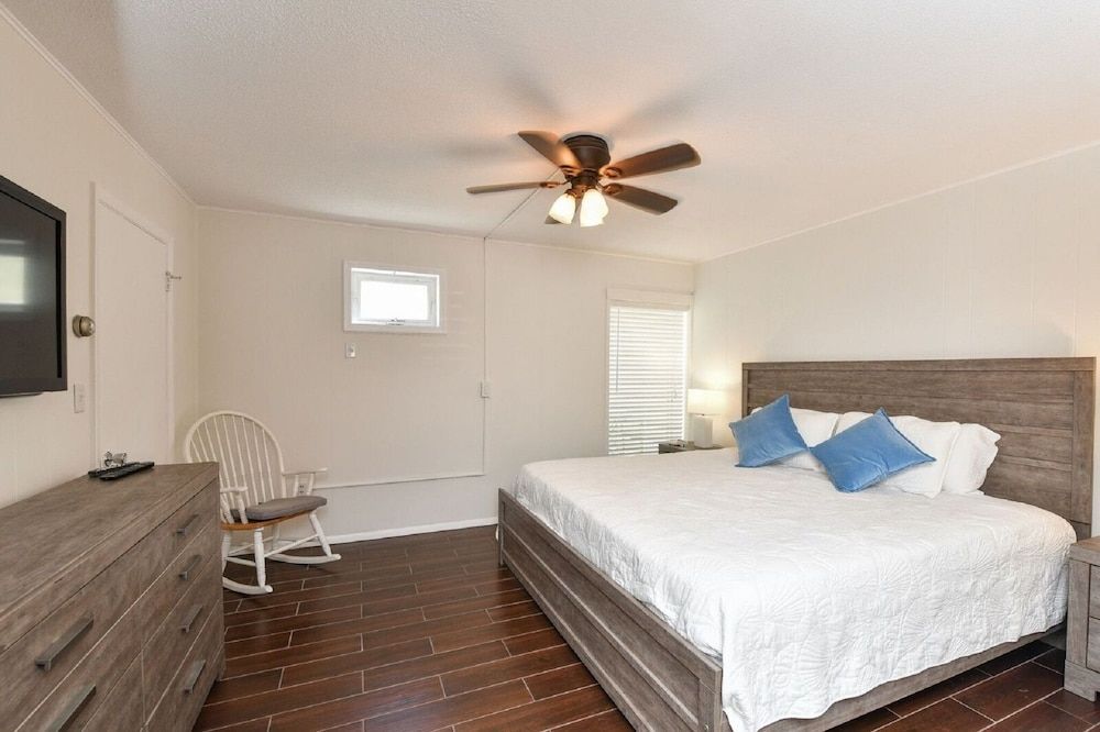 Condo, 1 King Bed with Sofa bed, Resort View (1B)